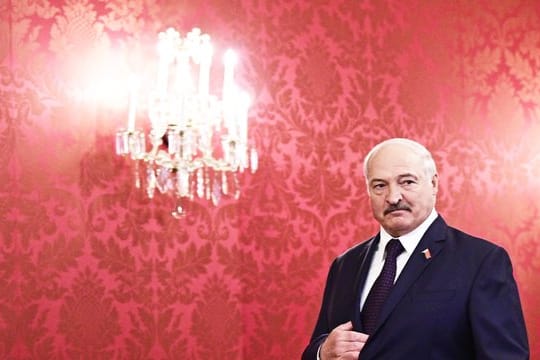 Weißrusslands Präsident Alexander Lukaschenko hatte Einschränkungen in anderen Ländern wegen des Coronavirus als Panikmache kritisiert.