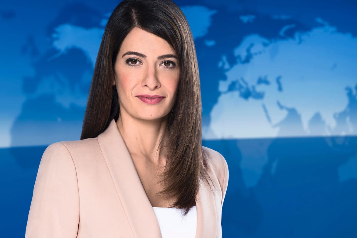 Linda Zervakis: So kennt das TV-Publikum die "Tagesschau"-Moderatorin.