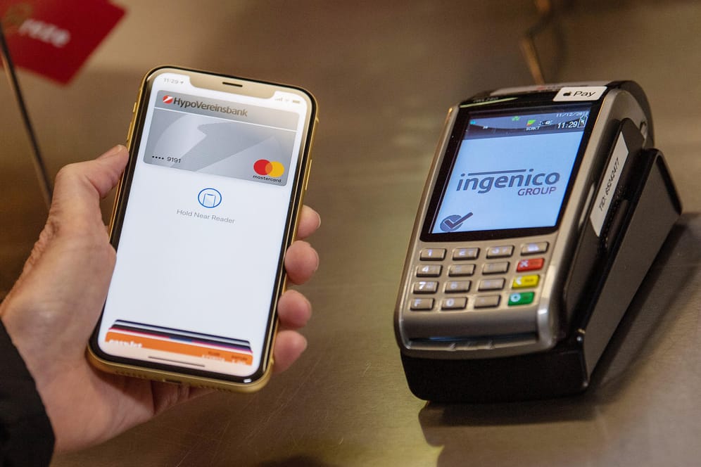 Apple Pay: Mit dem iPhone oder Android-Smartphone bezahlen – klappt in fast jedem Supermarkt.