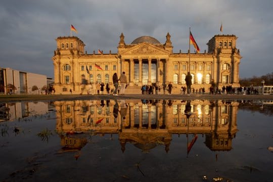 Das Reichstagsgebäude, der Sitz des Deutschen Bundestages.