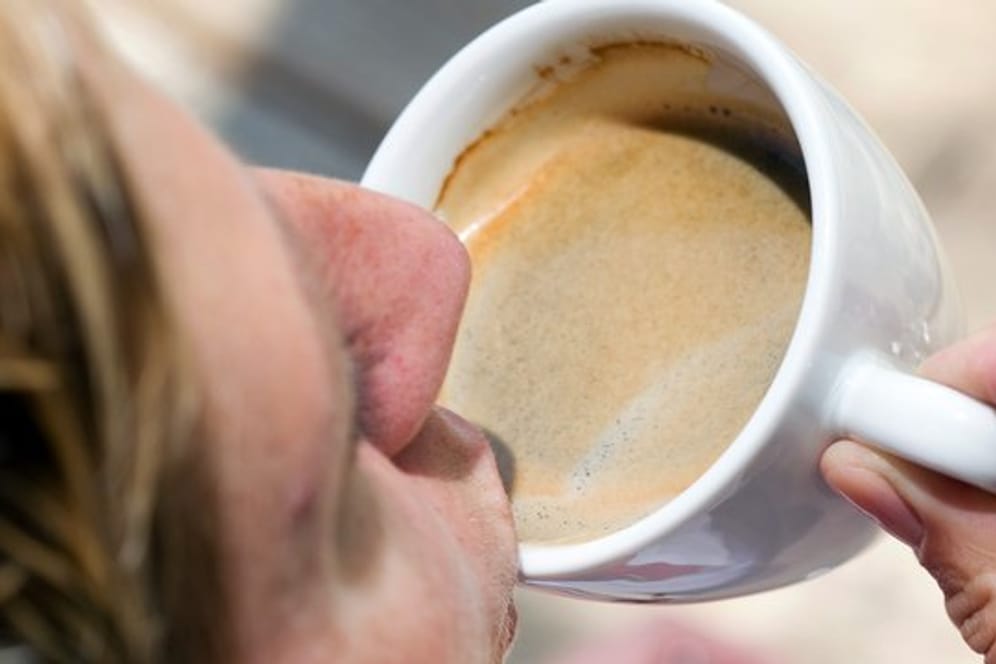 Für den Kaffee zum Frühstück oder einen Espresso zwischendurch greifen die Verbraucher in Deutschland tief in die Tasche.