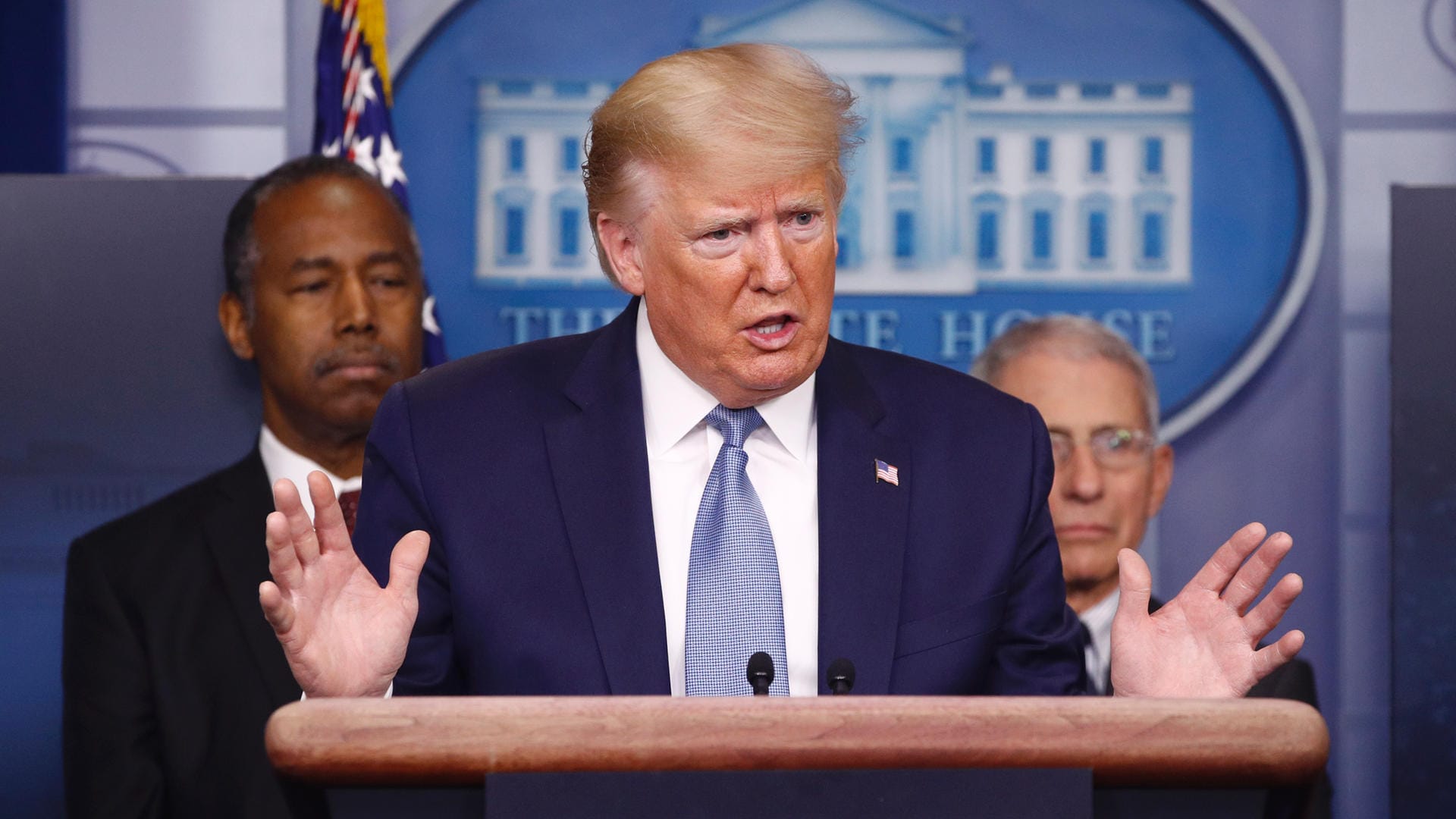 US-Präsident Donald Trump: Mit zwei Milliarden Dollar will er die heimische Wirtschaft retten.