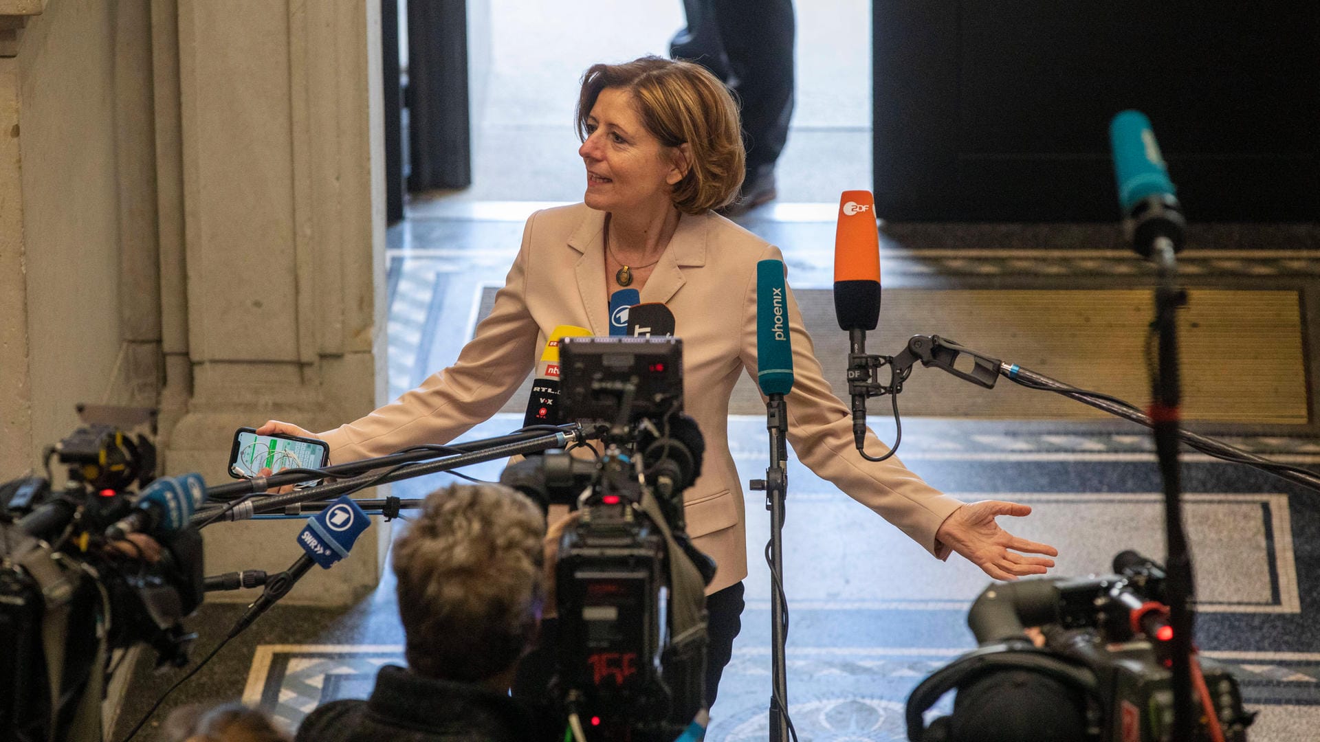 Malu Dreyer: "Ein Überbietungswettbewerb bei einschränkenden Maßnahmen ist dabei genauso wenig hilfreich, wie Leichtsinn."