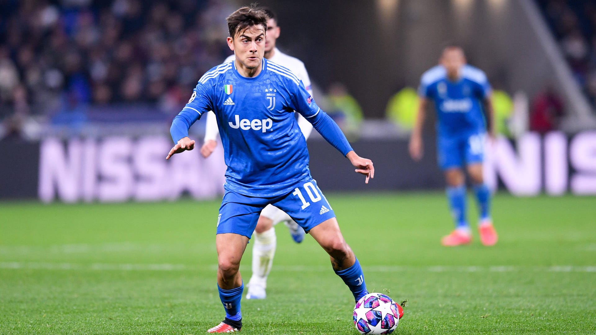 Juves Paulo Dybala (vorne): Der argentinische Nationalspieler ist an Covic-19 erkrankt.