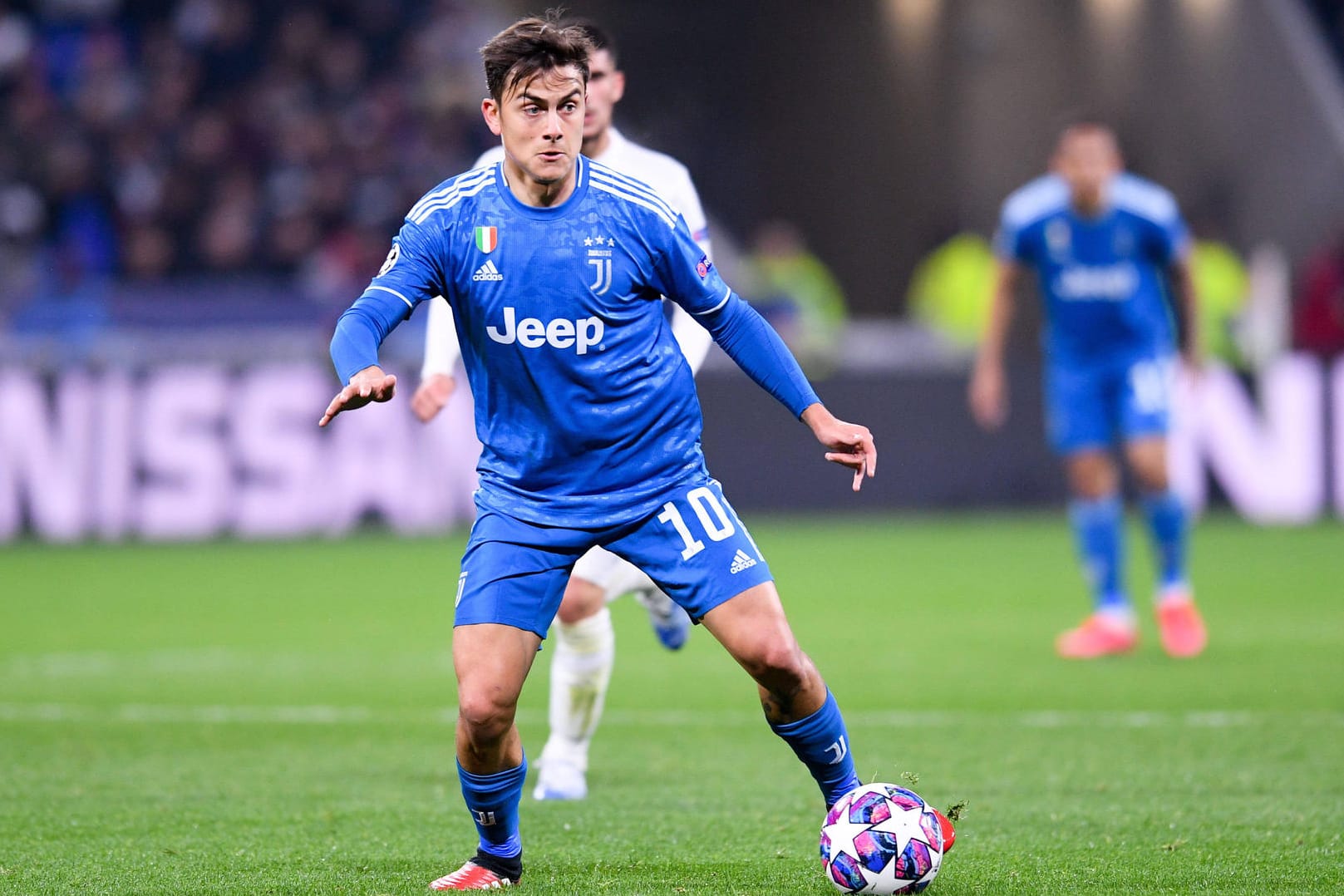 Juves Paulo Dybala (vorne): Der argentinische Nationalspieler ist an Covic-19 erkrankt.