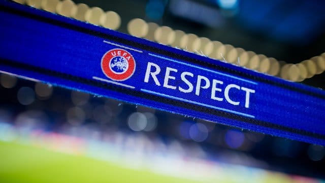 Die Europäische Fußball-Union prüft angeblich verschiedene Modelle für ein reguläres Ende der laufenden Saison im Europapokal. Die Europäische Fußball-Union prüft angeblich verschiedene Modelle für ein reguläres Ende der laufenden Saison im Europapokal.