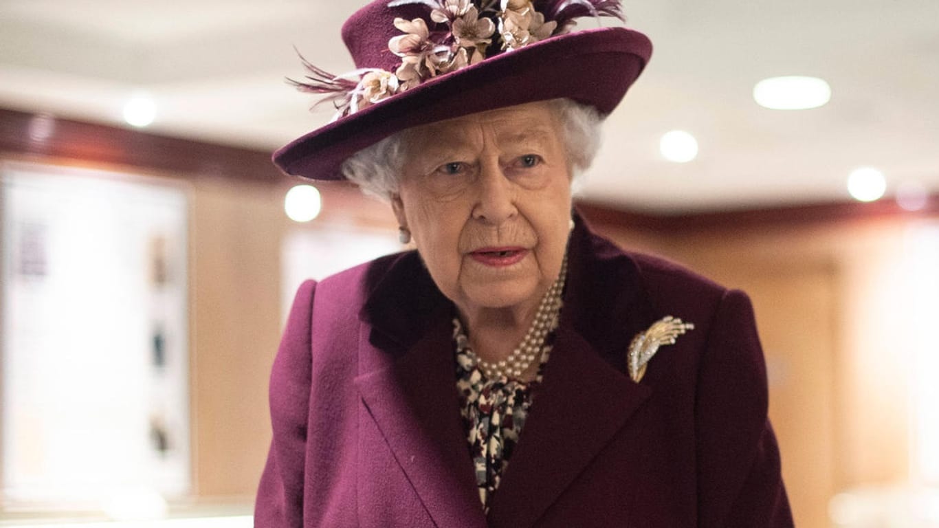 Queen Elizabeth II.: Das Oberhaupt der britischen Monarchie hat den Buckingham Palast bereits verlassen.