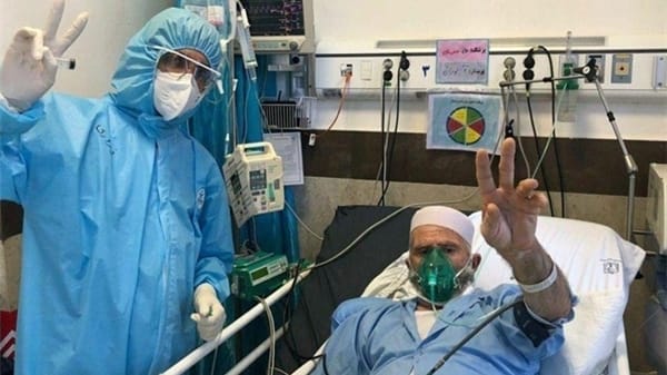 Victory: Ein laut iranischer Nachrichtenagentur Fars 101 Jahre alter Mann hat nach zwischenzeitlicher Beatmung das Krankenhaus verlassen können und ist wieder bei seiner Familie.