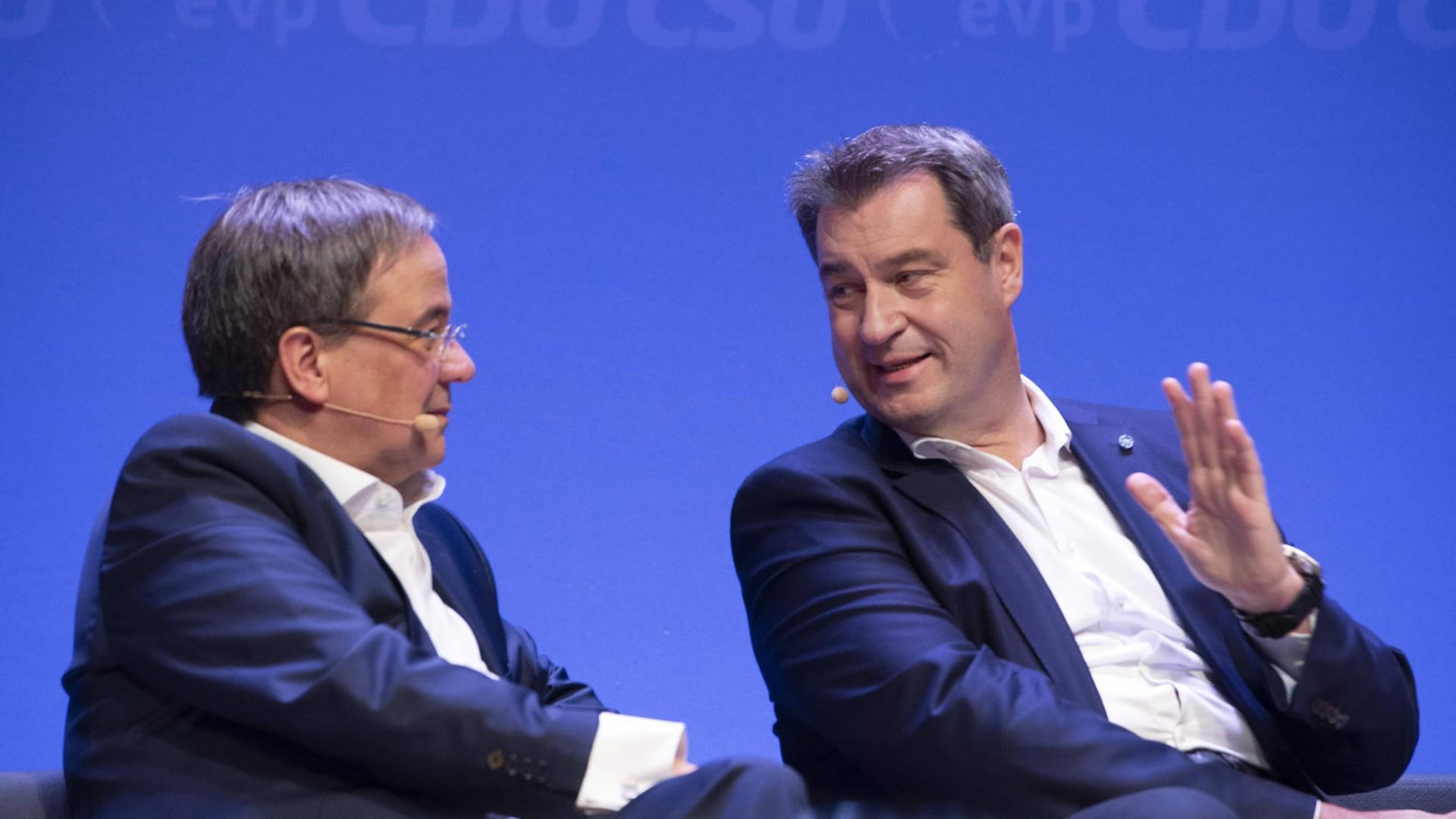 Armin Laschet und Markus Söder: Die Ministerpräsidenten kommen sich derzeit nur übers Telefon näher. Da gab es bei den Beratungen über die Frage von Ausgangsbeschränkungen oder Kontaktsperren Streit. (Archivfoto) Armin Laschet und Markus Söder: Die Ministerpräsidenten kommen sich derzeit nur übers Telefon näher. Da gab es bei den Beratungen über die Frage von Ausgangsbeschränkungen oder Kontaktsperren Streit. (Archivfoto)