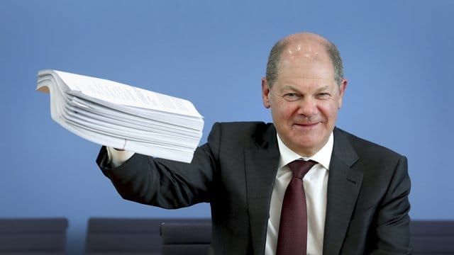 Bundesfinanzminister Olaf Scholz während der Pressekonferenz zum Hilfspaket der Bundesregierung.