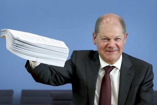Bundesfinanzminister Olaf Scholz während der Pressekonferenz zum Hilfspaket der Bundesregierung.