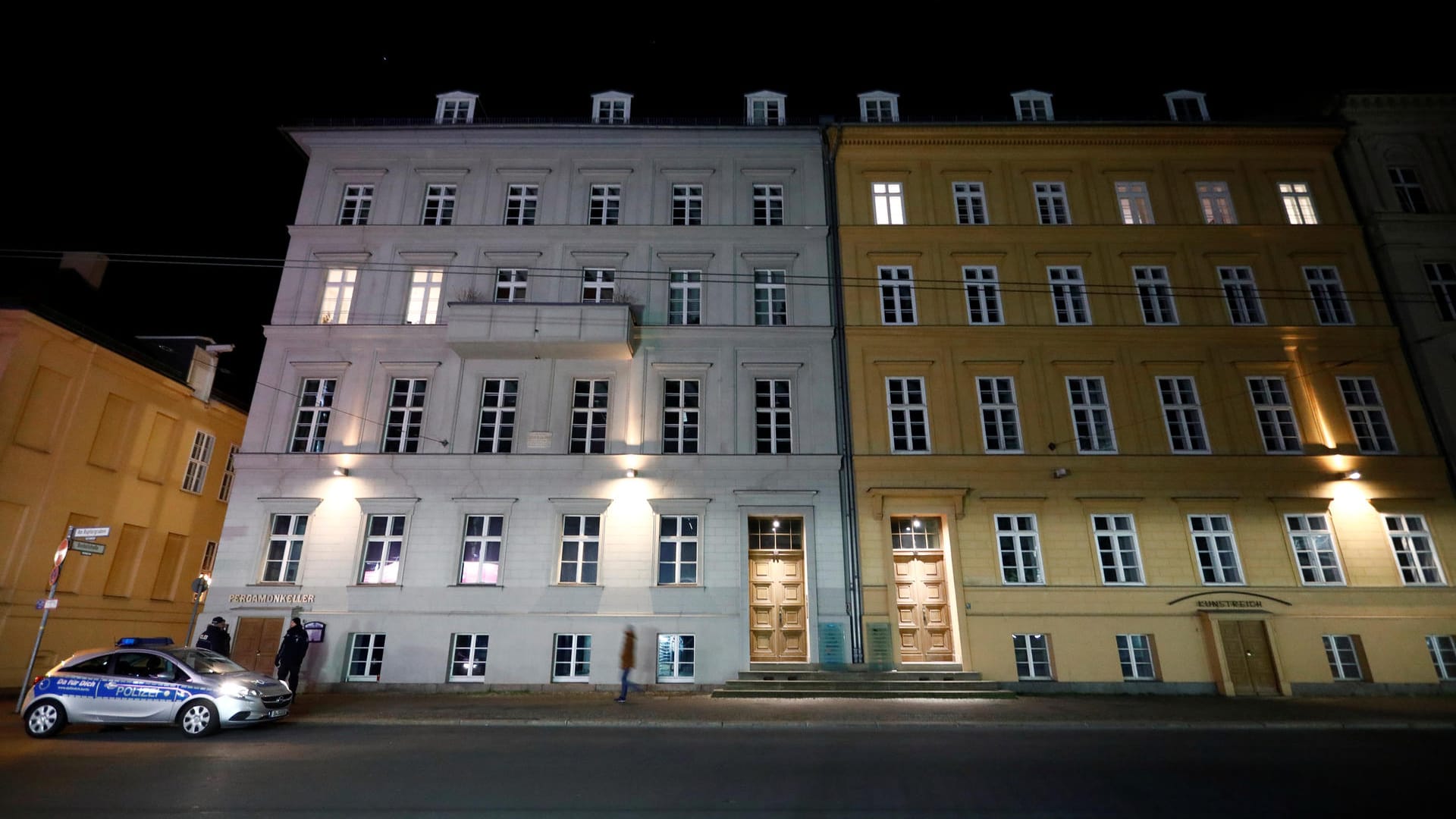 Angela Merkel muss ab sofort in ihrer Wohnung in Berlin-Mitte neben dem Pergamonmuseum verharren.