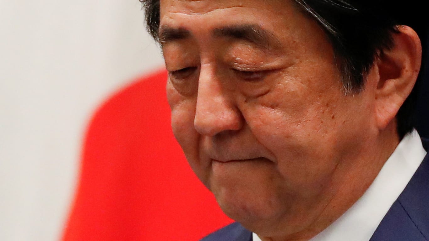 Japan Premierminister Shinzo Abe: Das Internationale Olympische Komitee hat sich eine Frist von vier Wochen für eine Entscheidung über die Olympischen Spiele in Tokio gesetzt.