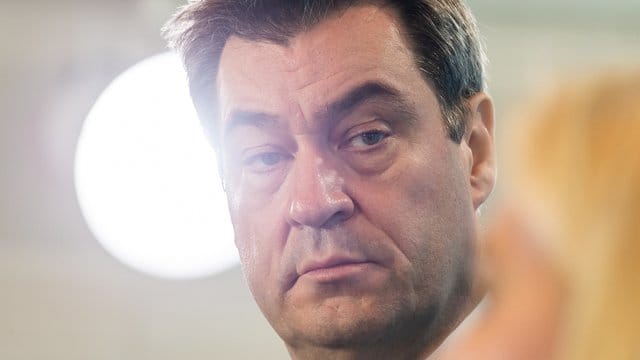 Markus Söder (CSU), Ministerpräsident von Bayern, verteidigt seinen Alleingang im Kampf gegen den Coronavirus. Markus Söder (CSU), Ministerpräsident von Bayern, verteidigt seinen Alleingang im Kampf gegen den Coronavirus.