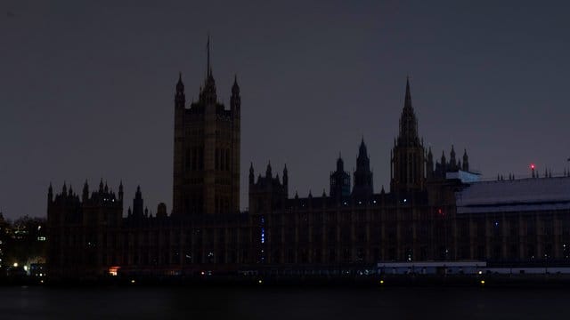 Der abgedunkelte Londoner Palace of Westminster während der Earth Hour 2019. Der abgedunkelte Londoner Palace of Westminster während der Earth Hour 2019.
