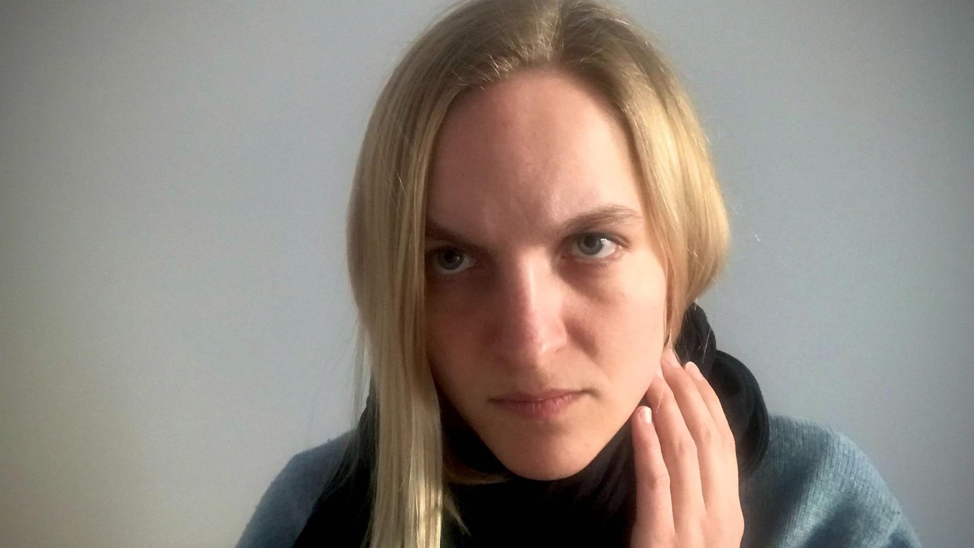 "Habe ich das Virus oder nicht? Wie fühlt sich ein kratzender oder gesunder Hals an?" Zu viel Zeit haben, ist nicht immer gut.