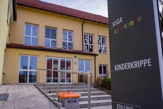 Erleiden Eltern durch geschlossene Schulen und Kitas einen Verdienstausfall, steht ihnen nun eine Entschädigung zu.