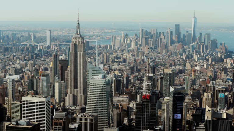 Blick auf Empire State Building und Lower Manhattan: Nirgendwo sonst leben so viele Amerikaner auf einem Fleck.