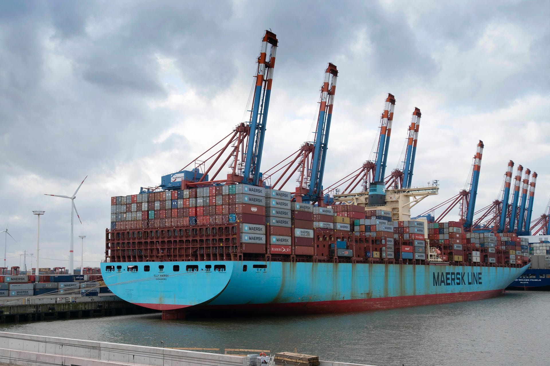 Ein Containerschiff im Hamburger Hafen: Deutsche Unternehmen haben Angst um ihre Exporte.