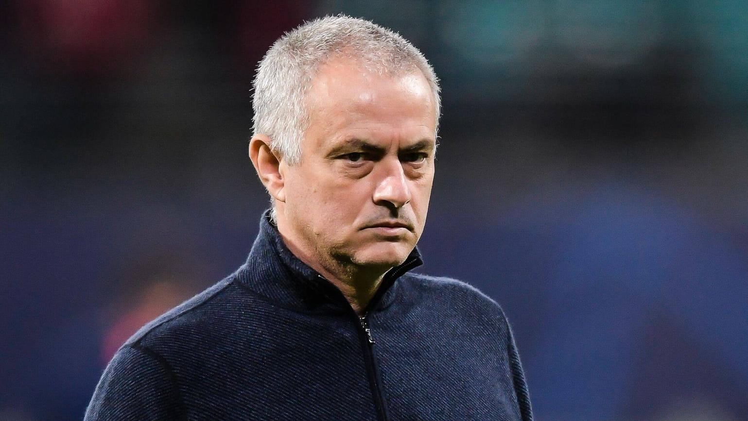 Jose Mourinho: Der Tottenham-Trainer hat der Corona-Hilfe in London unter die Arme gegriffen.