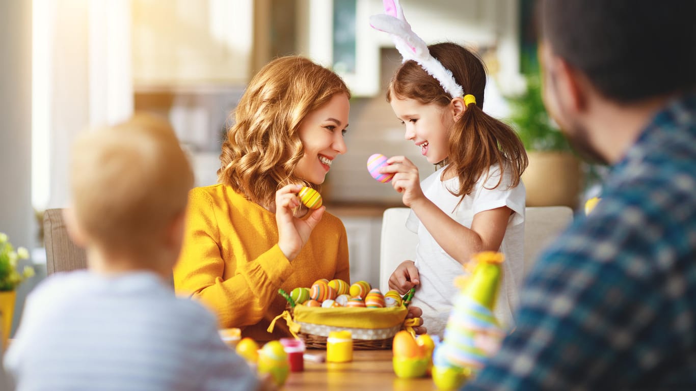 Ostergeschenke für Kinder online kaufen: Für jedes Alter gibt es die passende Geschenkidee zum Osterfest.