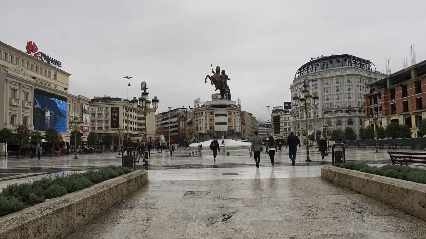 Blick auf die Innenstadt von Skopje: Die EU will Beitrittsgespräche mit Nordmazedonien und Albanien aufnehmen.