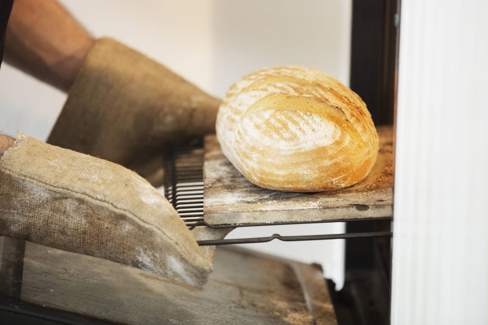 Weißbrot: Frisch aus dem Ofen schmeckt es am besten.