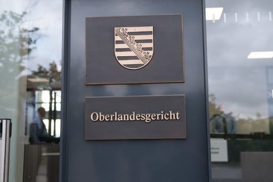Eingangsbereich des Oberlandesgerichts Dresden.