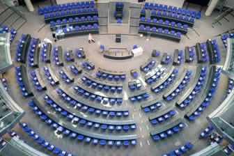 Der Plenarsaal im deutschen Bundestag: Ende der Woche wollen Bundestag und Bundesrat ein historisches Hilfspaket verabschieden, um die Folgen der Corona-Krise abzufedern.