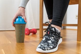 Fördert den Muskelaufbau: Sportler brauchen Eiweiß - müssen dafür aber nicht zwingend zu Protein-Shakes greifen.