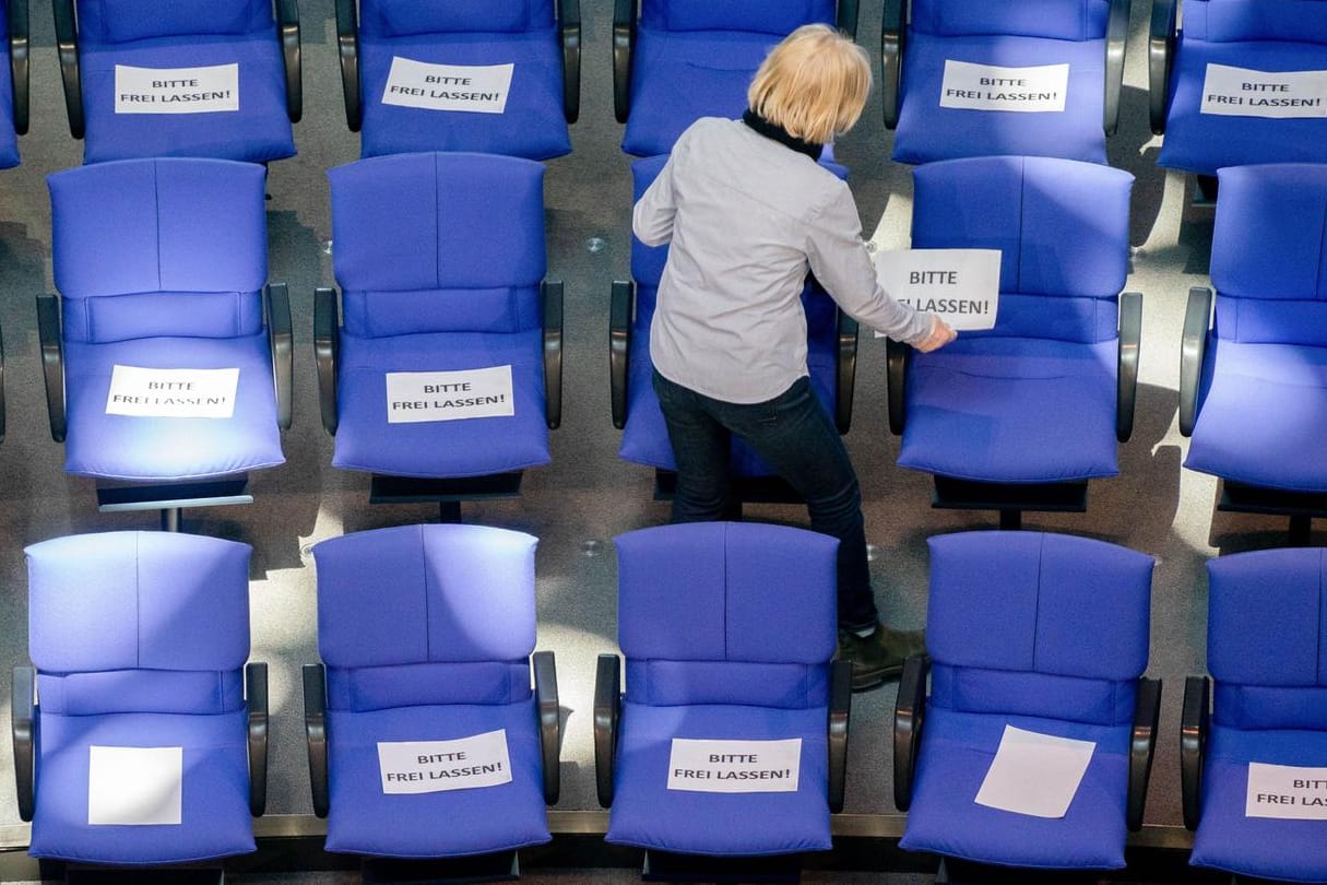 Bitte freilassen: Die heutige Sitzung des Bundestages wird historisch. Bundestagspräsident Schäuble rief die Parlamentarier bereits dazu auf, nicht zu erscheinen.