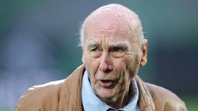 Horst Eckel wurde mit der deutschen Fußball-Nationalmannschaft 1954 Weltmeister. Horst Eckel wurde mit der deutschen Fußball-Nationalmannschaft 1954 Weltmeister.