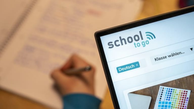 Das Online-Angebot "School to go" soll sowohl Anlaufstelle für Lehrer, Eltern als auch Schüler sein.