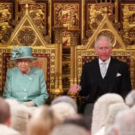 Königin Elizabeth II. und Prinz Charles: Beide gelten im Bezug auf das Coronavirus als Risikopatienten.