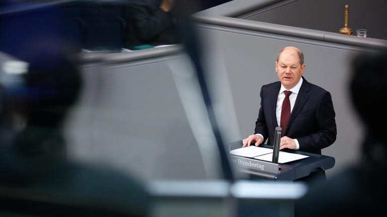 Vizekanzler und Finanzminister Olaf Scholz (SPD) bei dem Beschluss über das Notfallpaket der Bundesregierung für die Corona-Krise im Bundestag.