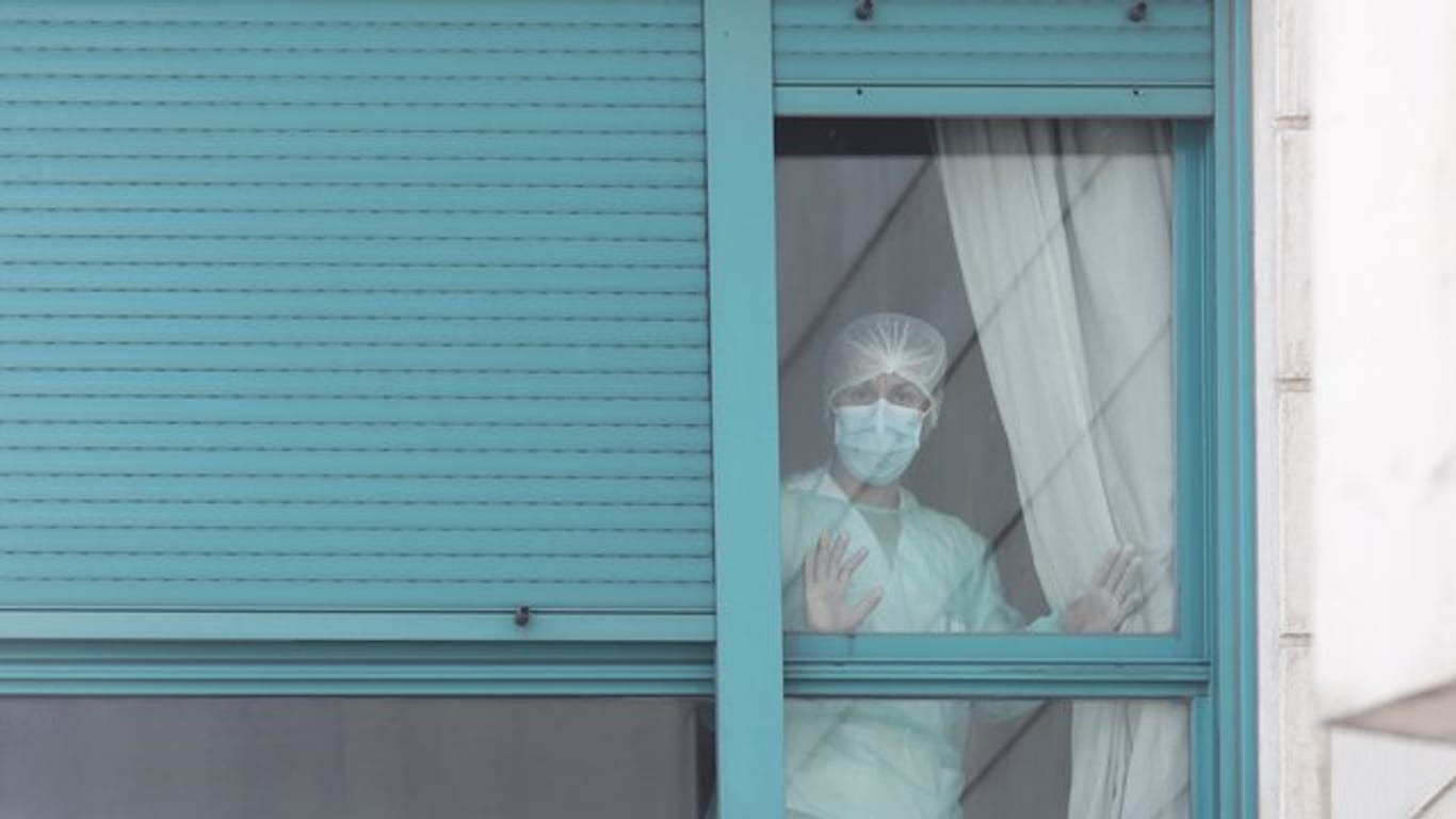 Nach Italien hat nun auch Spanien mehr Todesfälle durch die Coronavirus-Pandemie als China gemeldet.