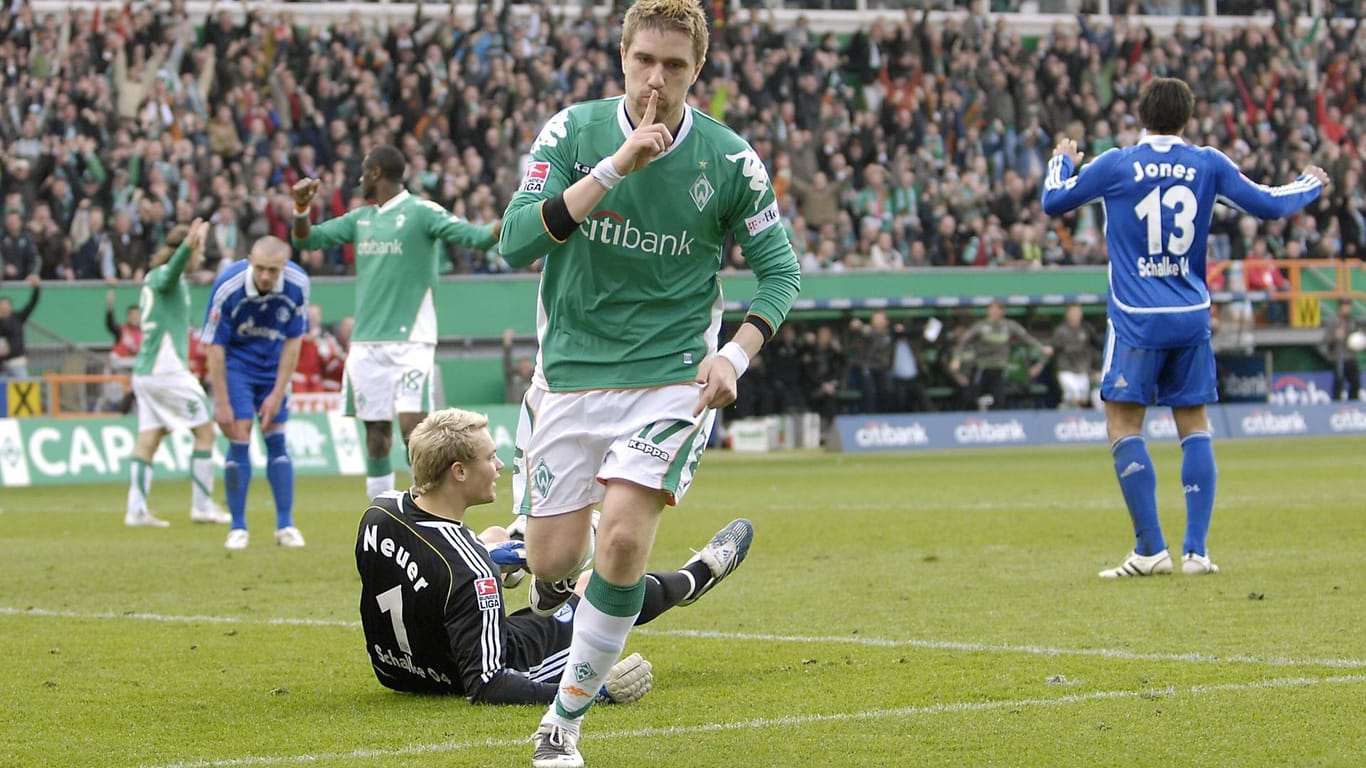Ivan Klasnic bejubelt im Jahr 2008 für Werder Bremen ein Tor gegen den FC Schalke 04.