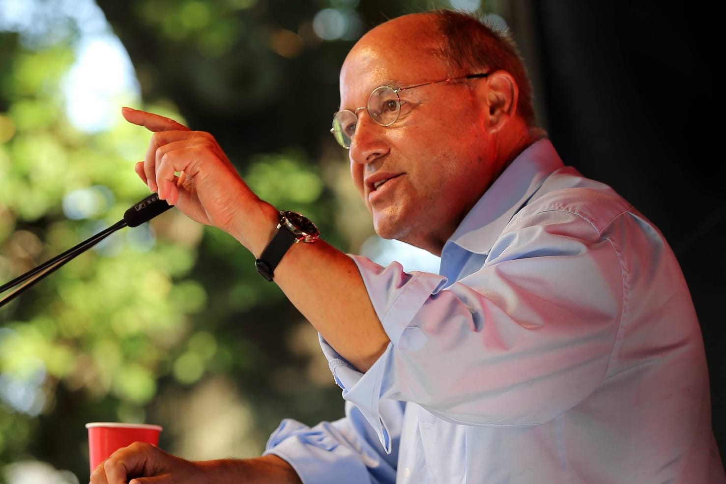 Gregor Gysi gegrüßt das Hilfspaket, das vom Bundestag beschlossen wurde.