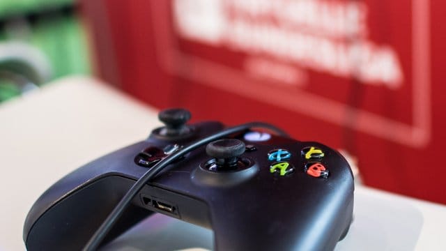 In Zeiten von Quarantäne und Homeoffice werden die Fußballprofis an der Konsole aktiv. In Zeiten von Quarantäne und Homeoffice werden die Fußballprofis an der Konsole aktiv.
