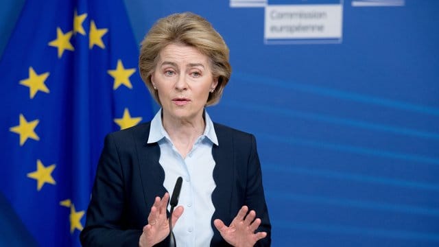 Ursula von der Leyen, Präsidentin der Europäischen Kommission, spricht während einer Pressekonferenz nach dem Treffen der Europäischen Kommissare im EU-Hauptquartier. Ursula von der Leyen, Präsidentin der Europäischen Kommission, spricht während einer Pressekonferenz nach dem Treffen der Europäischen Kommissare im EU-Hauptquartier.