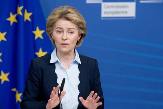 Ursula von der Leyen, Präsidentin der Europäischen Kommission, spricht während einer Pressekonferenz nach dem Treffen der Europäischen Kommissare im EU-Hauptquartier.