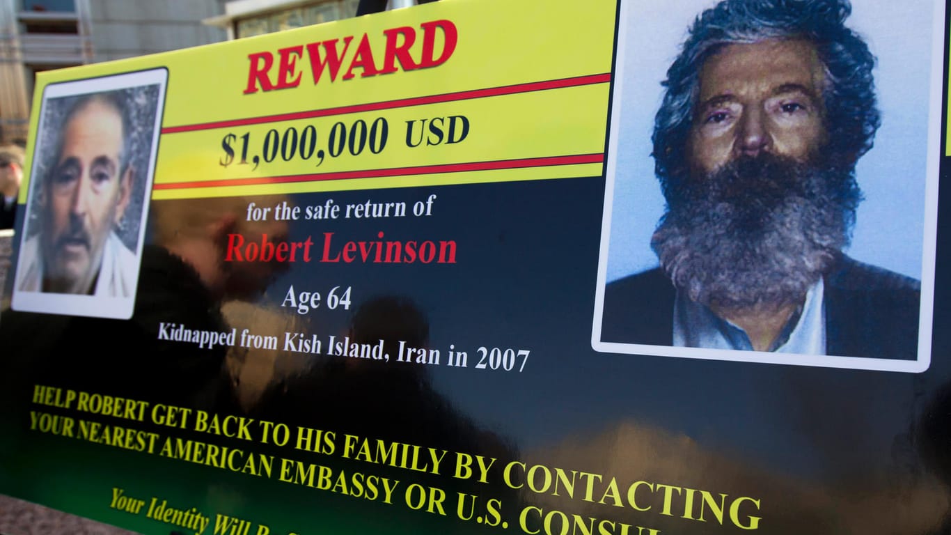 Ein FBI-Poster, dass den Ex-Agenten Robert Leveson zeigt: Der US-Bürger verschwand vor 13 Jahren.