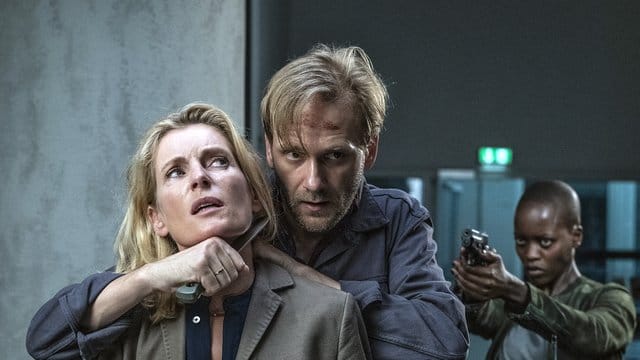 Charlotte Lindholm (Maria Furtwängler, Benno (Matthias Lier) und Anais (Florence Kasumba) in einer gefährlichen Situation.