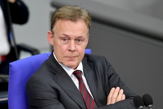 SPD-Politiker Thomas Oppermann fordert zumindest eine vorübergehende Lockerung der Sanktionen gegen den Iran angesichts der schweren Lage auch durch die Corona-Krise.
