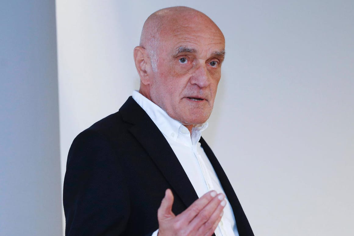 Hannover 96: Boss Martin Kind kritisiert die Bundesliga für ihr Wirtschaften.