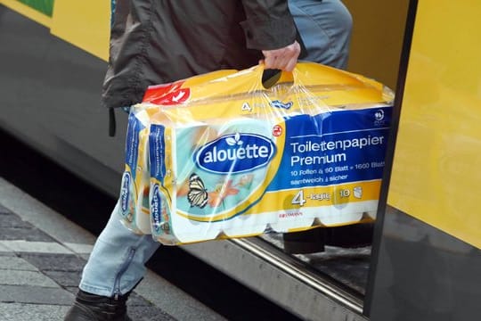 Hygieneartikel wie Toilettenpapier sind derzeit äußerst stark nachgefragt.