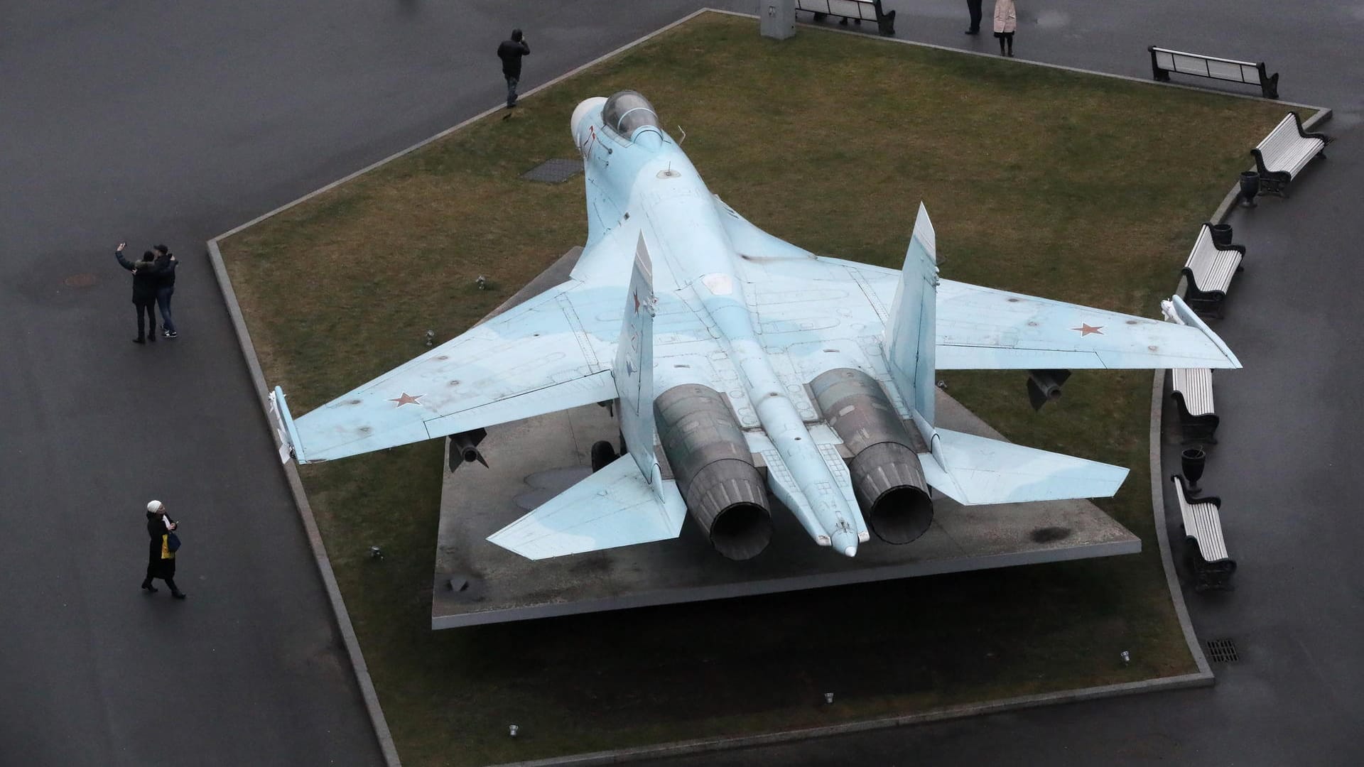 Kampfjet vom Typ Suchoi SU-27 in einer Ausstellung: Ein Flieger dieses Typs ist abgestürzt über dem Schwarzen Meer. Kampfjet vom Typ Suchoi SU-27 in einer Ausstellung: Ein Flieger dieses Typs ist abgestürzt über dem Schwarzen Meer.