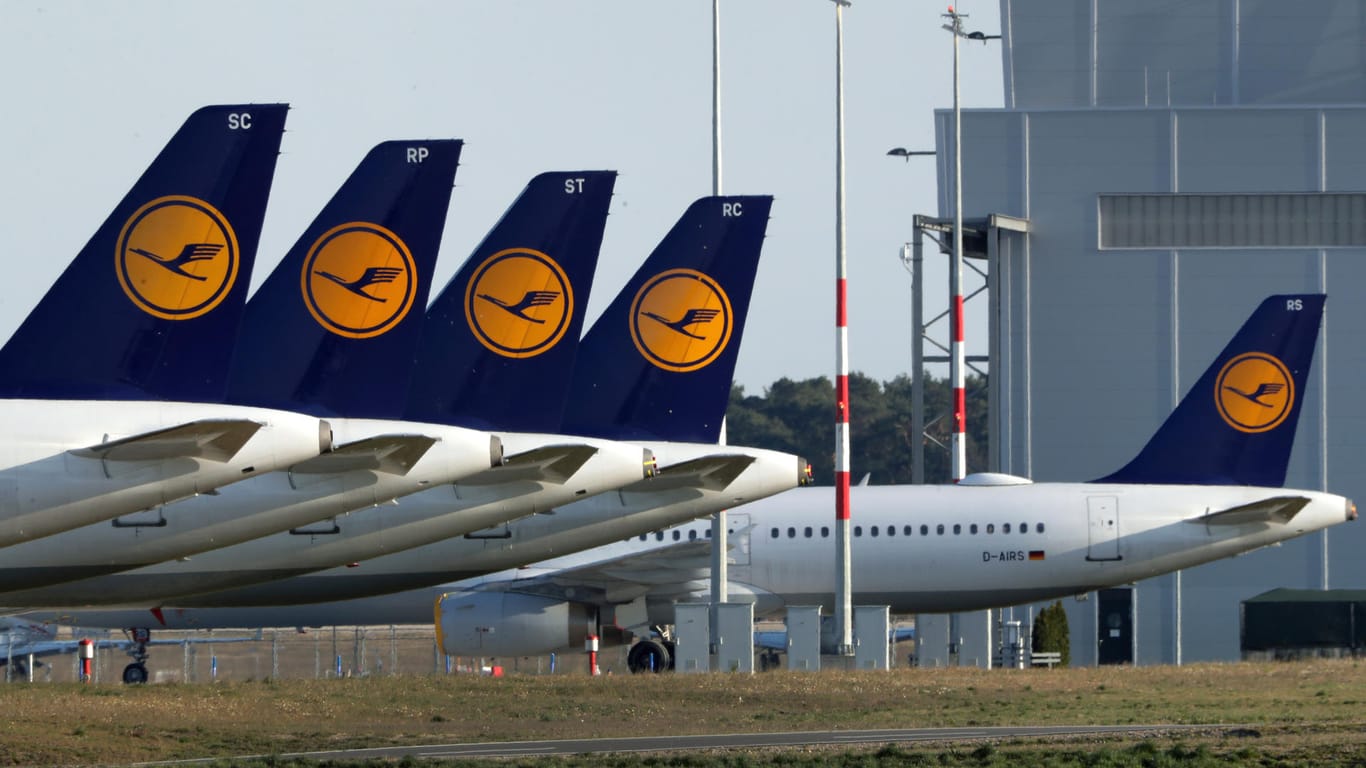 Lufthansa: Die Airline will auch im Flugzeug für mehr Abstand sorgen.