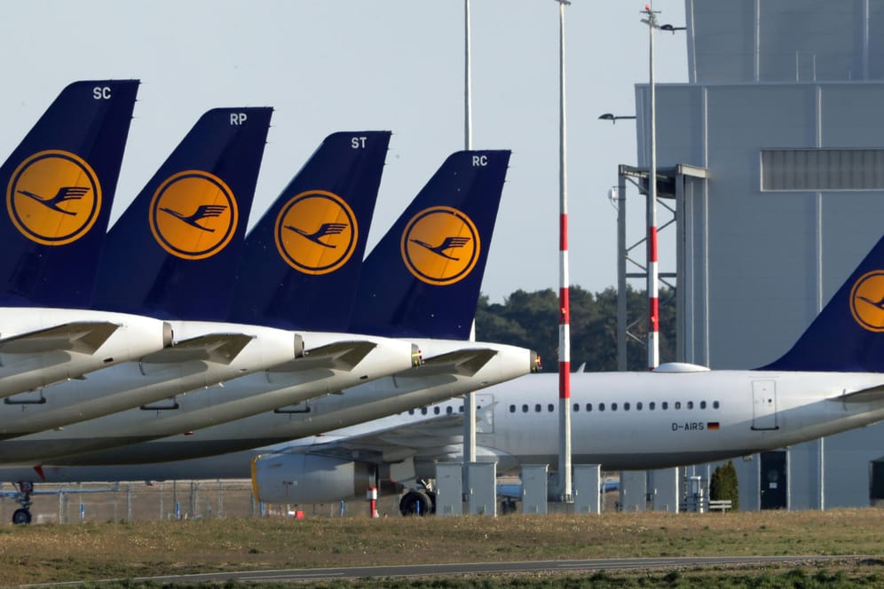 Lufthansa: Die Airline will auch im Flugzeug für mehr Abstand sorgen.