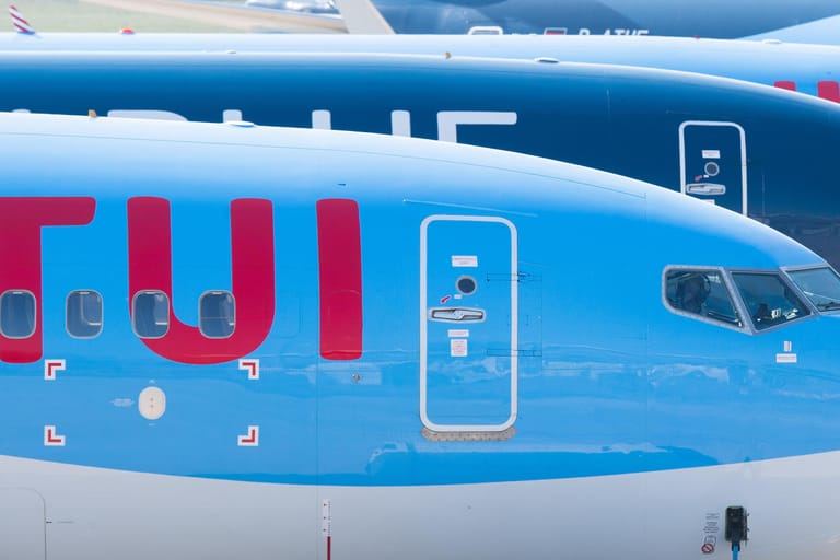 Flugzeuge von Tuifly parken am Flughafen Hannover: Trotz der Coronakrise bietet Tui Kulanz bei Umbuchungen.